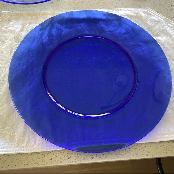 Crate and Barrel glass place settings. - Picture 2 of 9